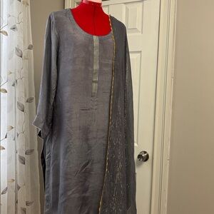 Chic Gray dress with Gold Accents